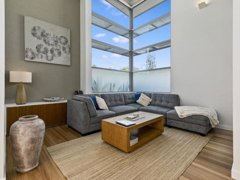 Anna Superbly Stylish Luxury Townhouse - Tourism Adelaide 3