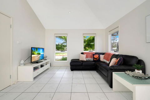Annvilla - Two Bedroom Townhouse In Huskisson - Tourism Adelaide 4