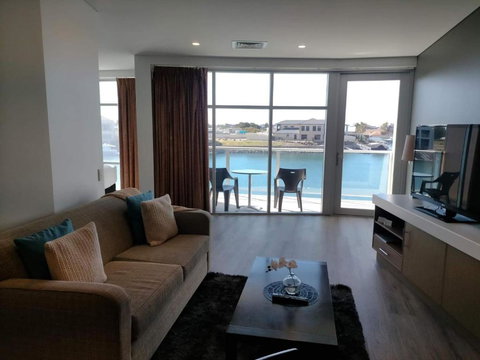 Apartment 3 Wallaroo Marina - Tourism Adelaide 3