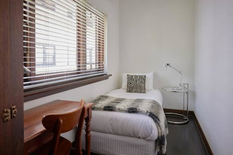 Art Deco Boutique Bespoke Brilliance & Beach&Park - Tourism Adelaide 3