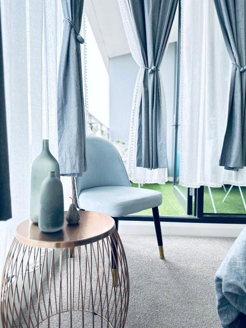 Artistic Sunroom In Granville - Tourism Adelaide 3