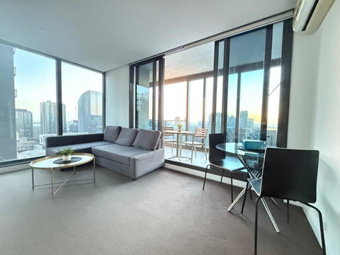 Astonishing 2B2B UpperWestSide Residence Opposite Southern Cross Station - Tourism Adelaide 0