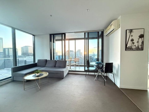 Astonishing 2B2B UpperWestSide Residence Opposite Southern Cross Station - Tourism Adelaide 1