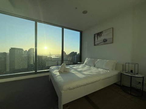 Astonishing 2B2B UpperWestSide Residence Opposite Southern Cross Station - Tourism Adelaide 2