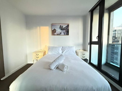 Astonishing 2B2B UpperWestSide Residence Opposite Southern Cross Station - Tourism Adelaide 3