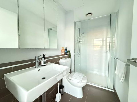 Astonishing 2B2B UpperWestSide Residence Opposite Southern Cross Station - Tourism Adelaide 4