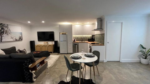 Avalon Beach Guesthouse - Tourism Adelaide 1