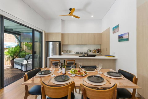 Avenue Escape - Contemporary Living At Corrimal - Tourism Adelaide 1