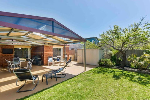 Avenue Family Retreat - Tourism Adelaide 1