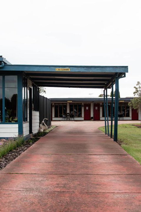 Avon River Inn - Tourism Adelaide 1