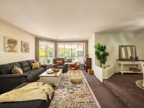 Arcadia 5BR Golfside Parkview Mansion-Tranquil, Huge Deck - Tourism Adelaide 3