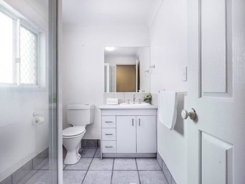 Arcadia 5BR Golfside Parkview Mansion-Tranquil, Huge Deck - Tourism Adelaide 4