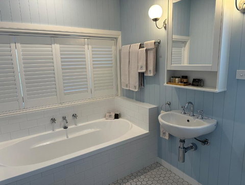 B & B On The Water - Tourism Adelaide 2