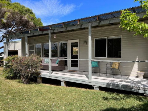Barefoot Bungalow - Tourism Adelaide 0