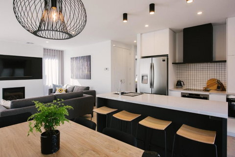 Basq Stays - Tourism Adelaide 3