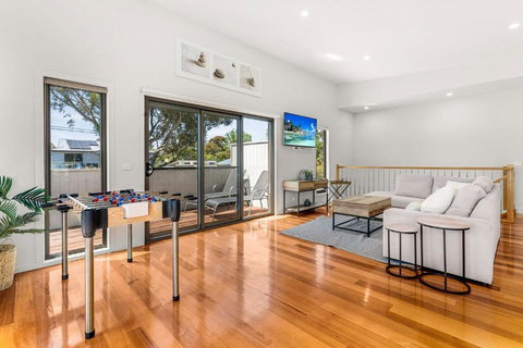 Bayside Retreat - Tourism Adelaide 0