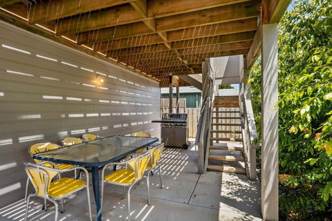 Bayside Retreat - Tourism Adelaide 3