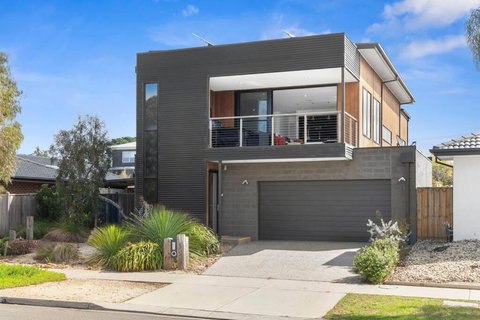 Bayview Luxe- Sleeping 14, Pet Friendly, Views- 4 Bedroom, Lounge With Sofa Beds - Tourism Adelaide 0