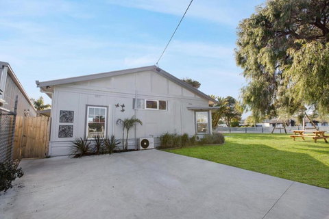 Beach And Lakes Cottage B - Tourism Adelaide 2