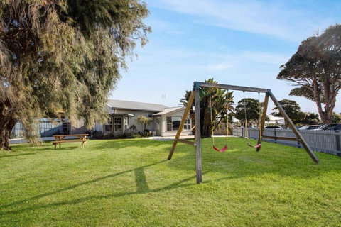 Beach And Lakes Cottage B - Tourism Adelaide 4