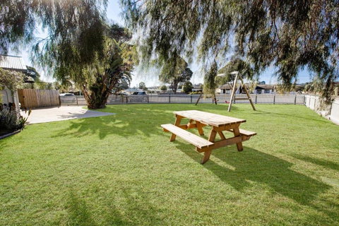 Beach And Lakes Cottage B - Tourism Adelaide 3