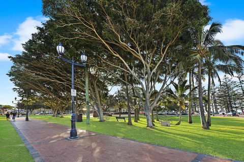 Pacific Regis Beachfront Holiday Apartments - Tourism Adelaide 18