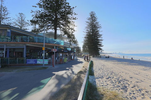 Pacific Regis Beachfront Holiday Apartments - Tourism Adelaide 17