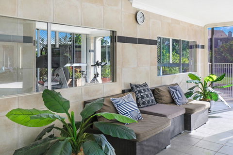 Pacific Regis Beachfront Holiday Apartments - Tourism Adelaide 7