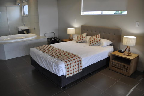 Hinchinbrook Holiday Apartments - Tourism Adelaide 43