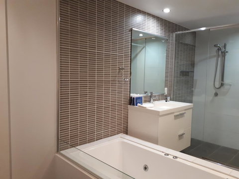 Hinchinbrook Holiday Apartments - Tourism Adelaide 5