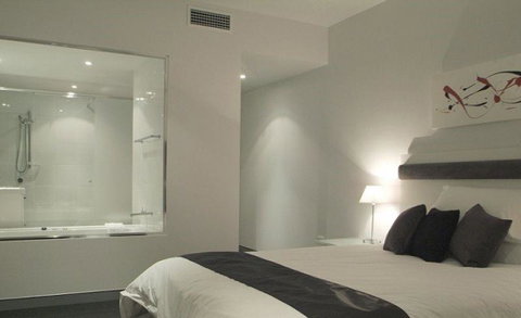 Hinchinbrook Holiday Apartments - Tourism Adelaide 7