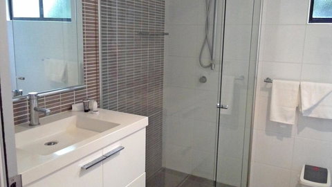 Hinchinbrook Holiday Apartments - Tourism Adelaide 9