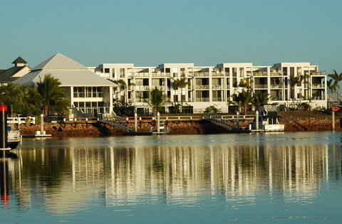 Hinchinbrook Holiday Apartments - Tourism Adelaide 0