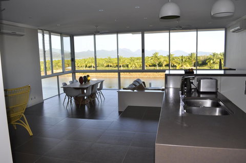 Hinchinbrook Holiday Apartments - Tourism Adelaide 21