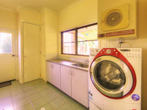 Belle Vue Beach House By Discover Stradbroke - Tourism Adelaide 24