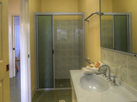 Belle Vue Beach House By Discover Stradbroke - Tourism Adelaide 18