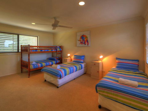 Belle Vue Beach House By Discover Stradbroke - Tourism Adelaide 25
