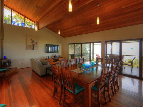 Belle Vue Beach House By Discover Stradbroke - Tourism Adelaide 0