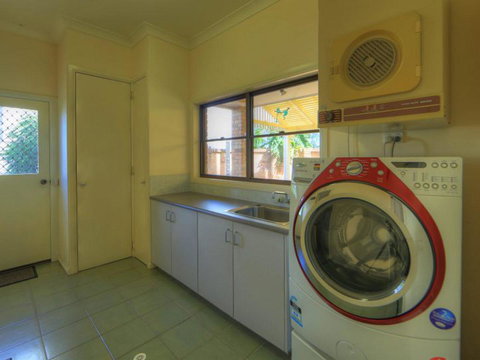 Belle Vue Beach House By Discover Stradbroke - Tourism Adelaide 20