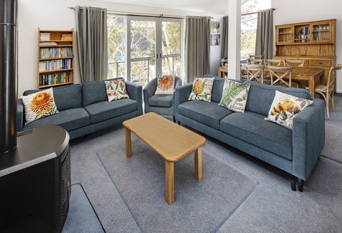 'Matilda' - Spacious & Centrally Located With Great Lake Views - Tourism Adelaide 1