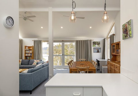 'Matilda' - Spacious & Centrally Located With Great Lake Views - Tourism Adelaide 2