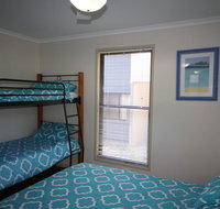 1 Naiad Court - Lowset family home with swimming pool and covered deck. Pet friendly - Tourism Adelaide
