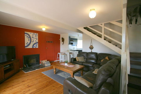 14 Cobbon Crescent Jindabyne - Tourism Adelaide 0