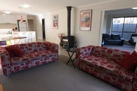 19 Georgian Court - Tourism Adelaide 3