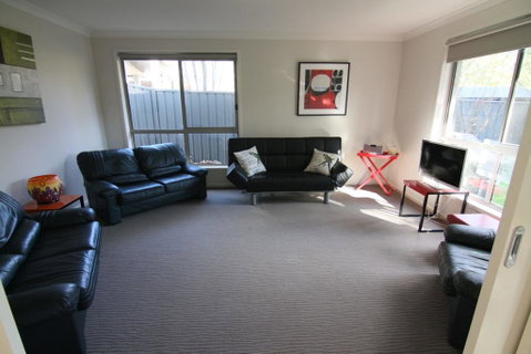 19 Georgian Court - Tourism Adelaide 1