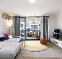 2 Bedroom 2 Bathroom Apt with Balcony and Parking - Tourism Adelaide