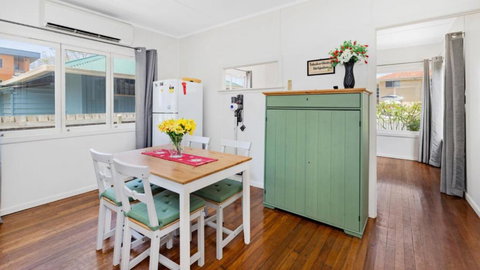 Beach Cottage In Bongaree - Tourism Adelaide 2