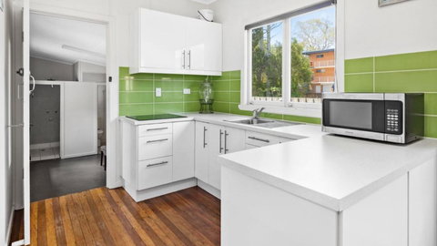 Beach Cottage In Bongaree - Tourism Adelaide 1