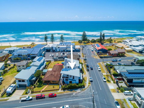 Beach House - Tourism Adelaide 0