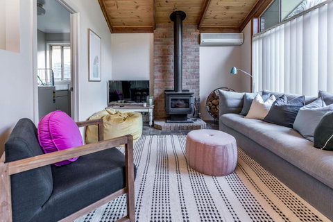 Beach Scene On Streeton - Tourism Adelaide 0